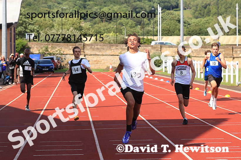 Boys 200 metres, 2025 Northumberland Schools Track and Fields, Wentworth, Hexham. Photo: David T. Hewitson/Sports for All Pics